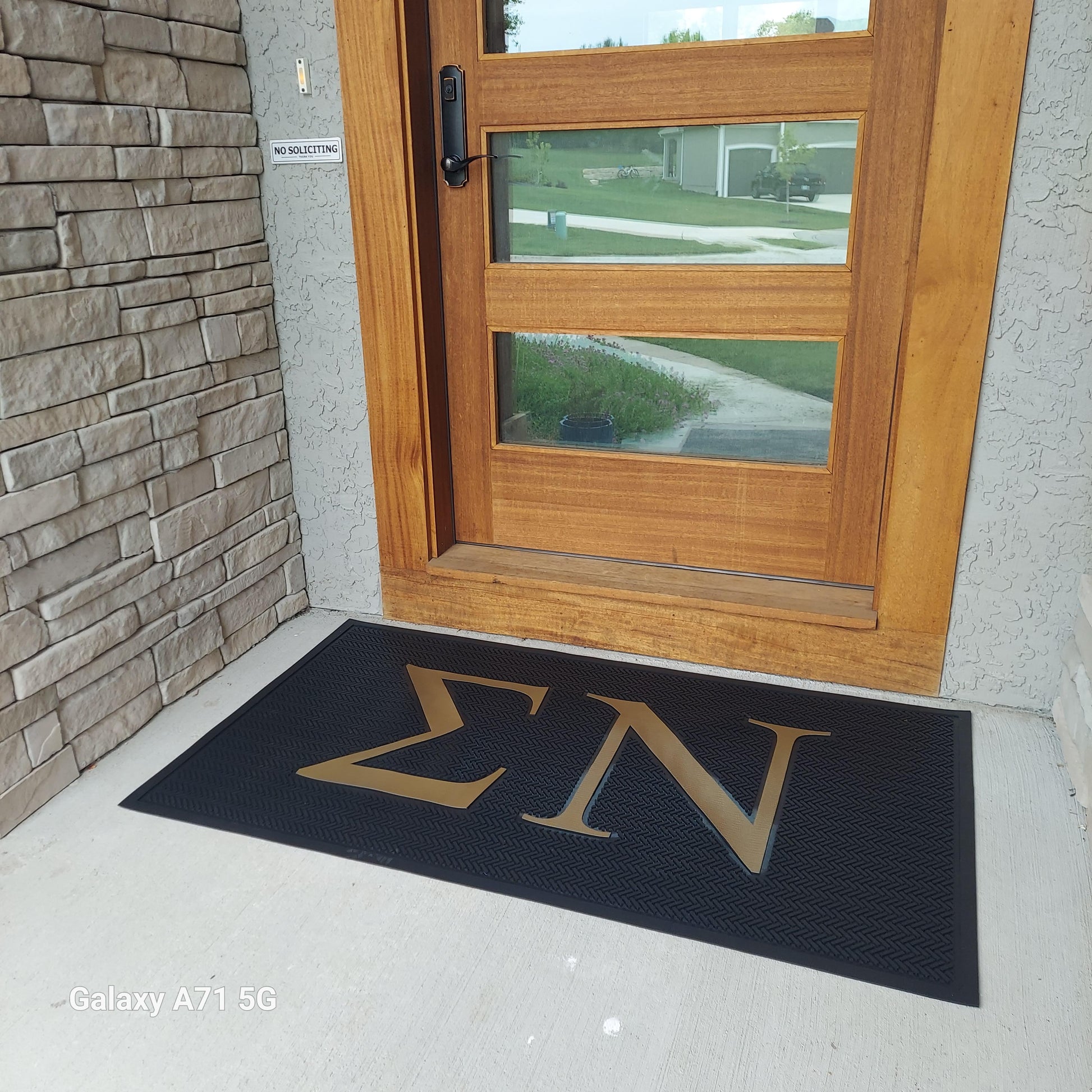 Sigma Nu Shoe Scraper Outdoor Mat (4' x 6') - Greek-Rugs.com